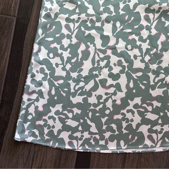 Hugo Boss Veconty Floral Side Slit Midi Skirt in Green Sz 8 - Picture 5 of 11